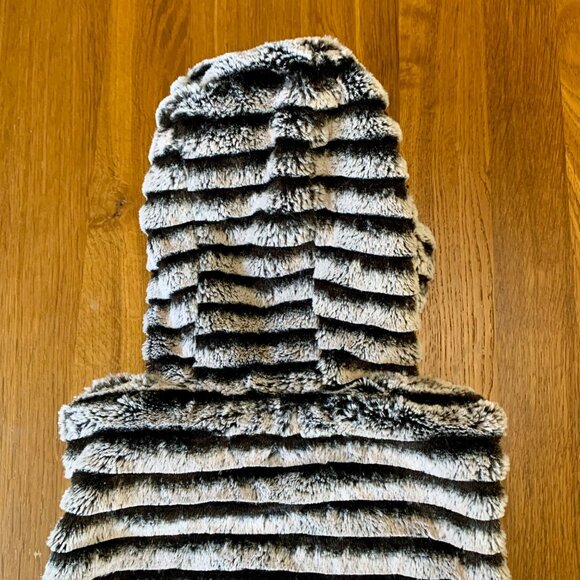 WIDGEON Hooded Faux Fur Vest Girls 5 5T Gray Soft Cozy Plush Zip-Up EUC Hood - Picture 4 of 7